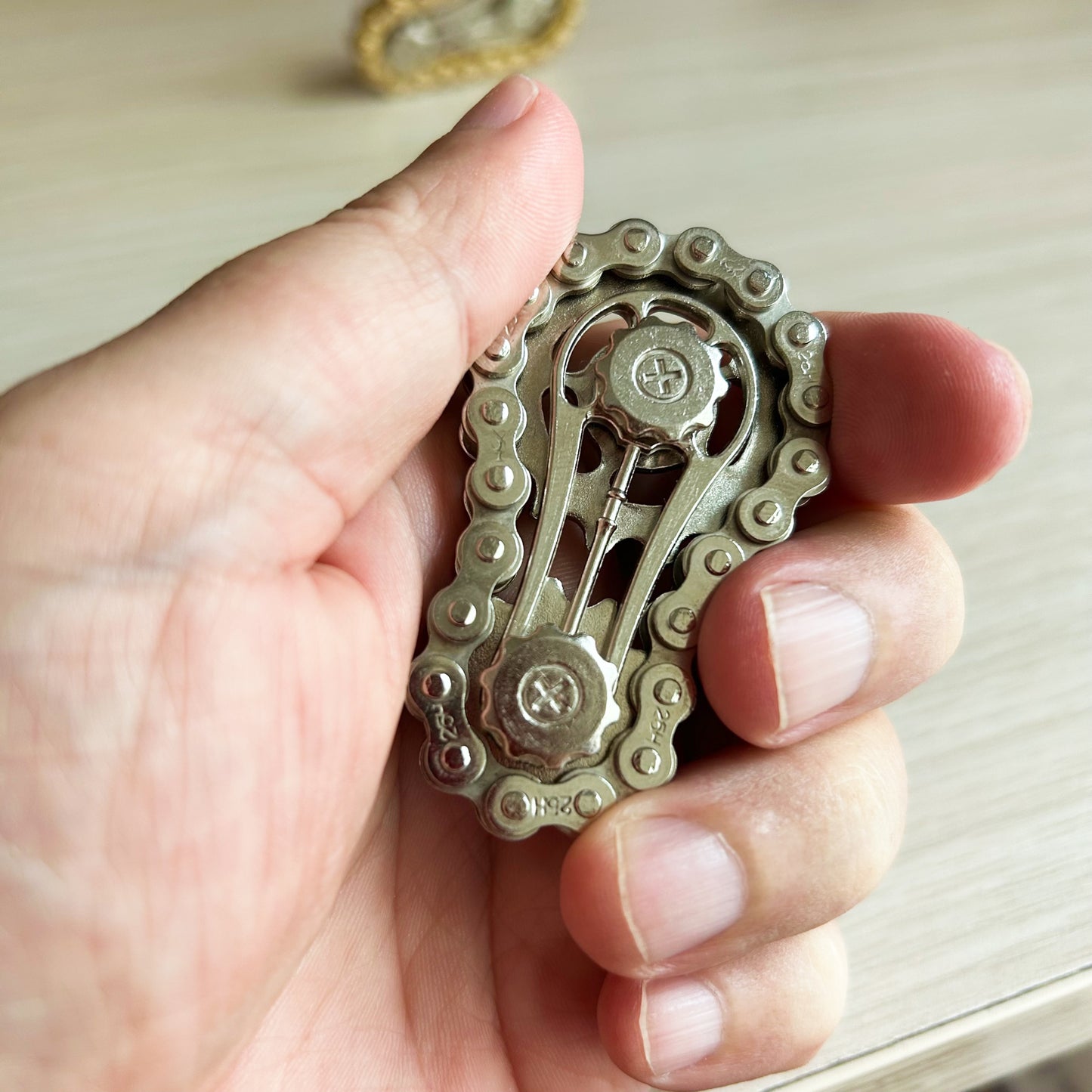 Cool Sprockets Hand Roller Fidget Chain Toys, Metal Fidget Spinner, Sensory Bike Chain Gears, EDC Novelty Anti Anxiety Hand Finger Spinner, Kinetic Desk Office Birthday Gift fro Boys Men Boyfriend