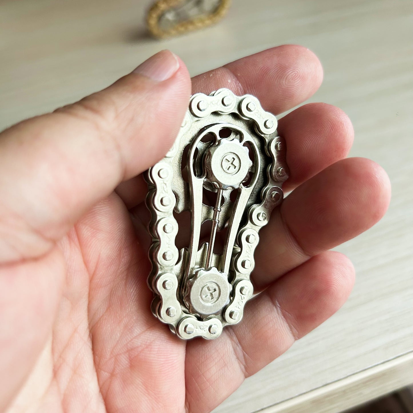 Cool Sprockets Hand Roller Fidget Chain Toys, Metal Fidget Spinner, Sensory Bike Chain Gears, EDC Novelty Anti Anxiety Hand Finger Spinner, Kinetic Desk Office Birthday Gift fro Boys Men Boyfriend