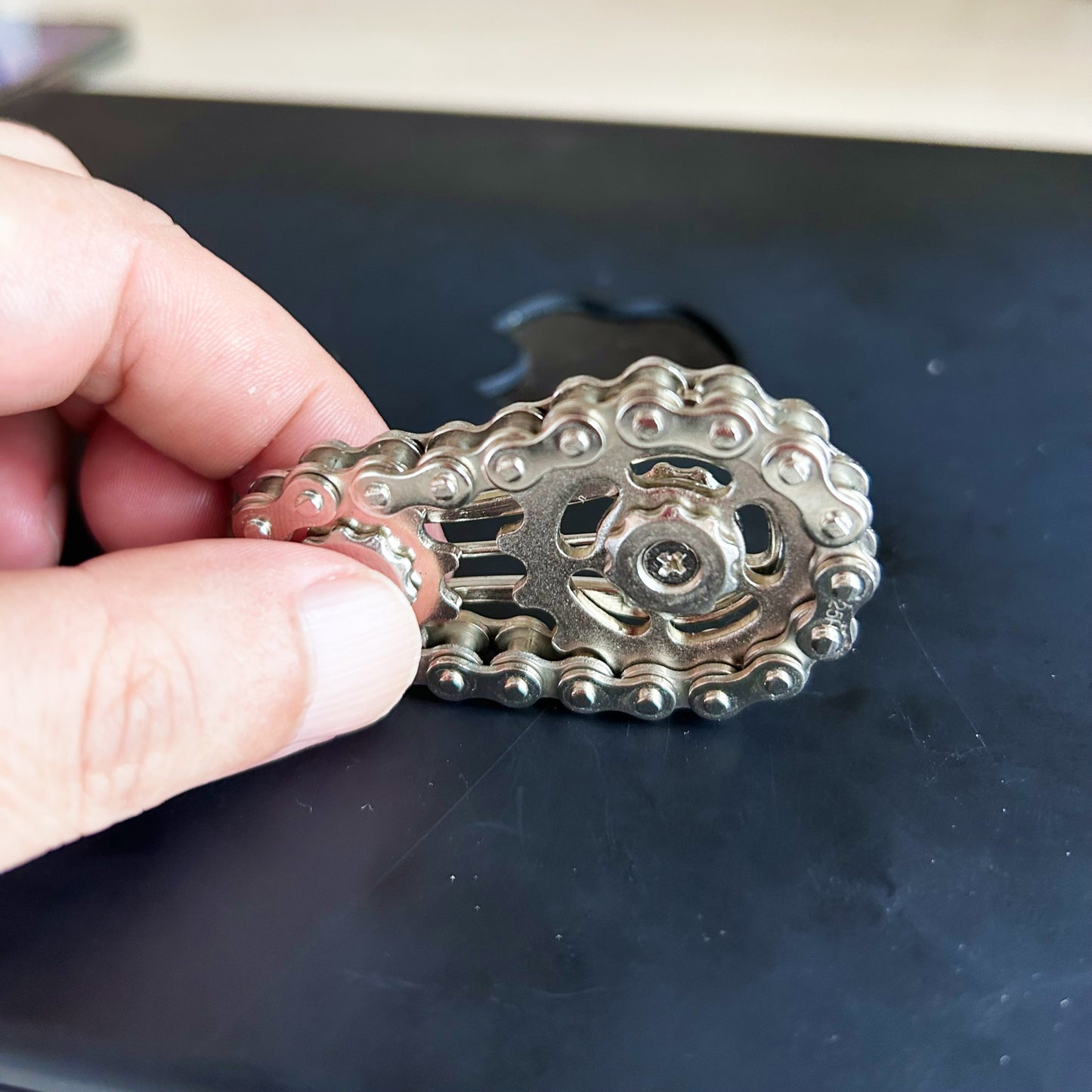 Cool Sprockets Hand Roller Fidget Chain Toys, Metal Fidget Spinner, Sensory Bike Chain Gears, EDC Novelty Anti Anxiety Hand Finger Spinner, Kinetic Desk Office Birthday Gift fro Boys Men Boyfriend